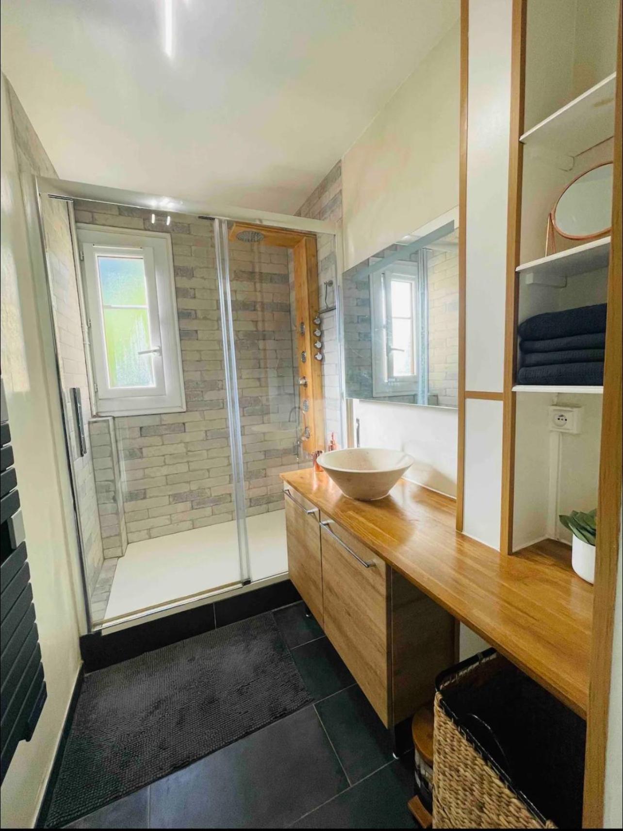 Modern 2 Bedroom Apartment Near Paris Metro, Giant Flat Screen Tv 85 Inches, Balcony, Free Parking Ivry-sur-Seine Dış mekan fotoğraf